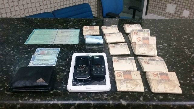 Topógrafo foragido da Justiça de Ilha Solteira é preso com documento falso e mais de R$ 10 mil em dinheiro Topógrafo foragido da Justiça de Ilha Solteira é preso com documento falso e mais de R$ 10 mil em dinheiro