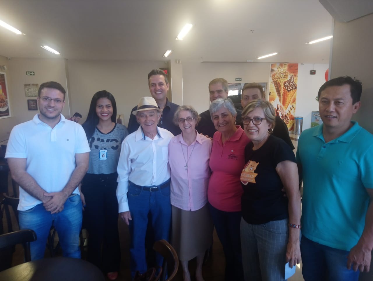 Hospital Auxiliadora recebe doação em dinheiro da Abrasel de Três Lagoas