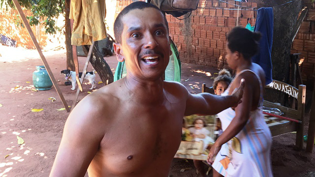 Criança de 6 anos que brincava com vela causa incêndio em residência 