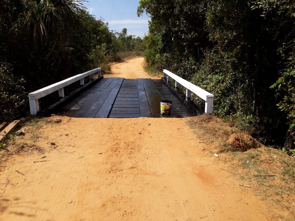 Uma das pontes no assentamento 20 de Março é restaurada