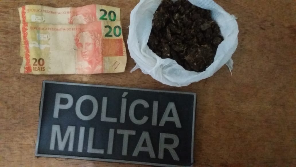 Menor usuário de drogas é abordado por policiais em Três Lagoas Menor usuário de drogas é abordado por policiais em Três Lagoas