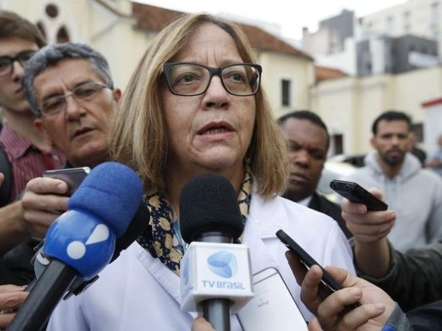 Bolsonaro usará bolsa de colostomia por até três meses, diz médica