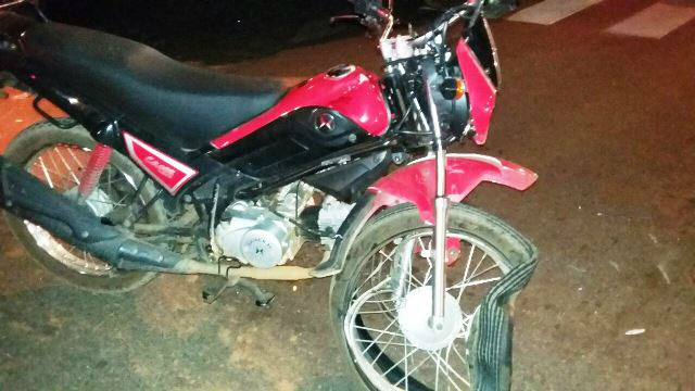 Menor de 16 anos que pilotava moto sofre acidente na área central 