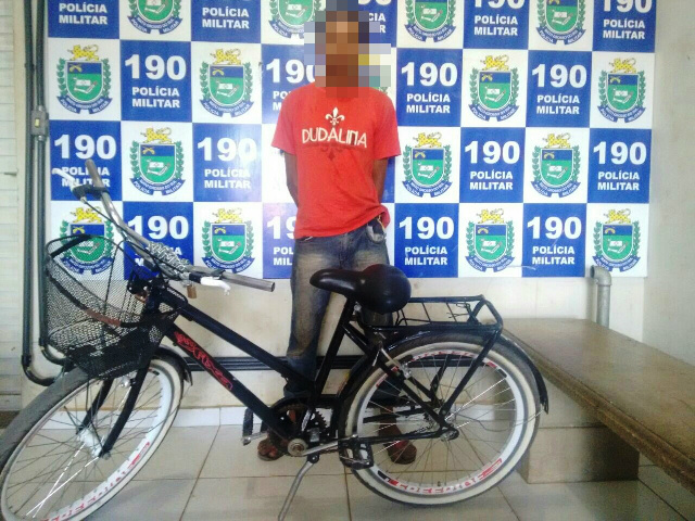 Polícia Militar recupera dois telefones celulares, uma bicicleta e prende receptadores. Polícia Militar recupera dois telefones celulares, uma bicicleta e prende receptadores.