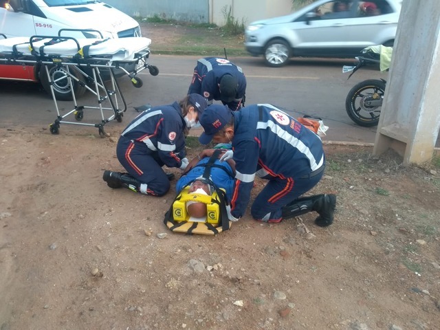 Duas motos se envolvem em acidente na Rua Angelina Tebet