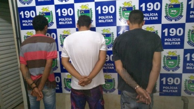 Força Tática prende homem e apreende dinheiro, drogas e um pé de maconha Força Tática prende homem e apreende dinheiro, drogas e um pé de maconha
