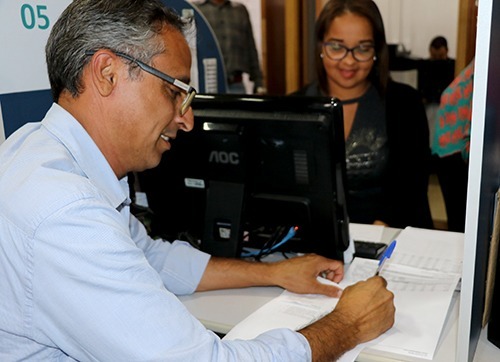 Em três dias de Refis, prefeitura arrecada cerca de 375 mil Em três dias de Refis, prefeitura arrecada cerca de 375 mil