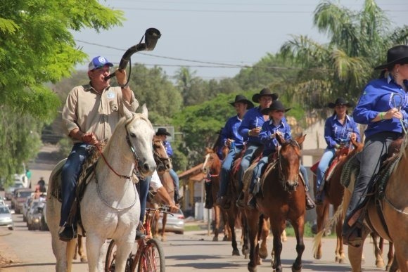 Deputado Eduardo Rocha participa de Cavalgada em Bonito
