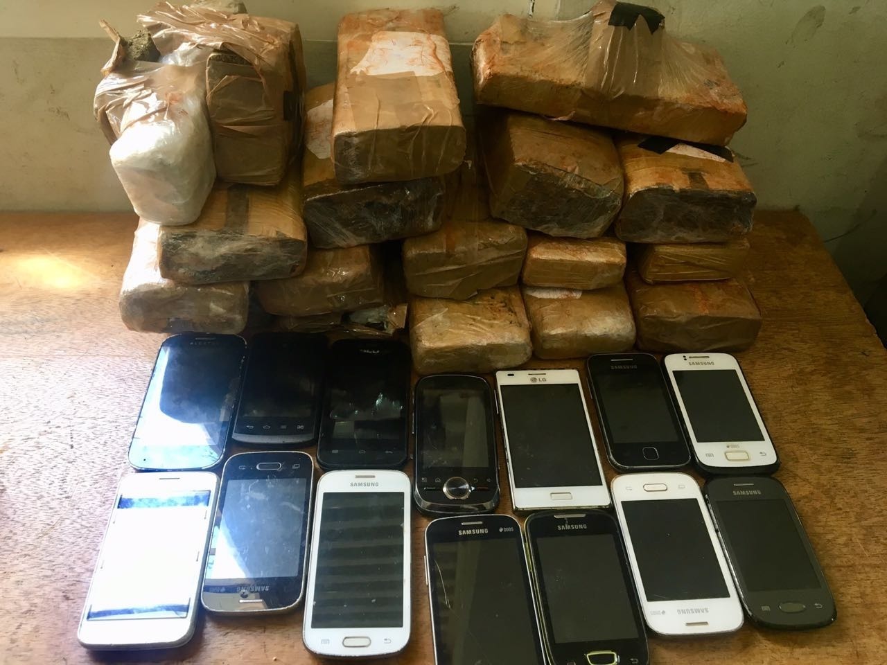 Polícia Militar apreende celulares e mais de 7 kg de maconha em presídio