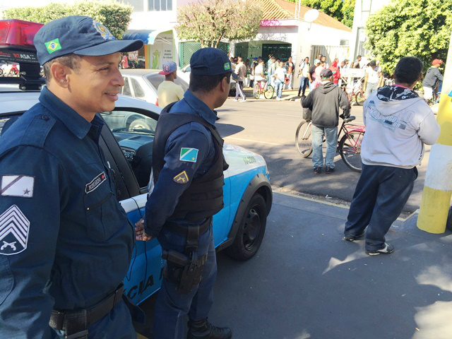 Após dia de tumulto, Polícia Militar mantem a ordem na frente do CIAT 