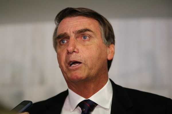 Bolsonaro recebe alta, deixa hospital e com saúde frágil não fará mais campanha de rua Bolsonaro recebe alta, deixa hospital e com saúde frágil não fará mais campanha de rua