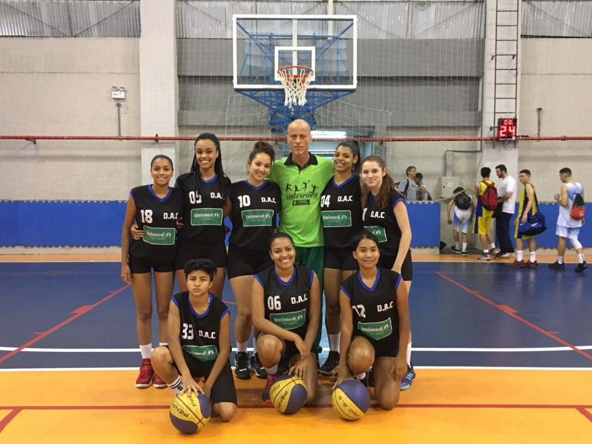 Atletas são campeãs em Joinville e levam MS para a fase final no basquete feminino Atletas são campeãs em Joinville e levam MS para a fase final no basquete feminino