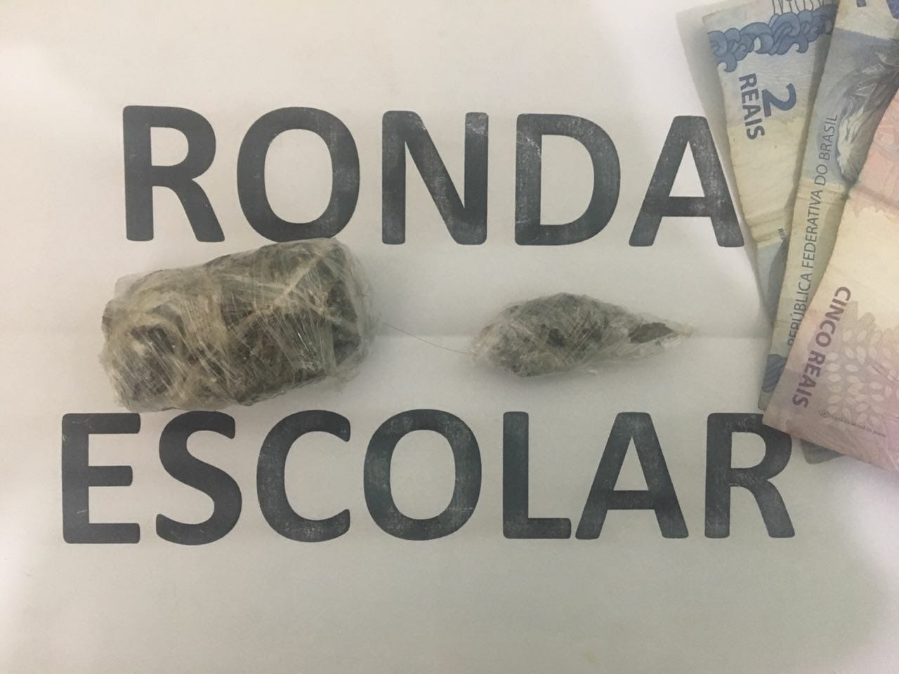 Ronda Escolar prende suspeito de vender maconha nas proximidades de colégio