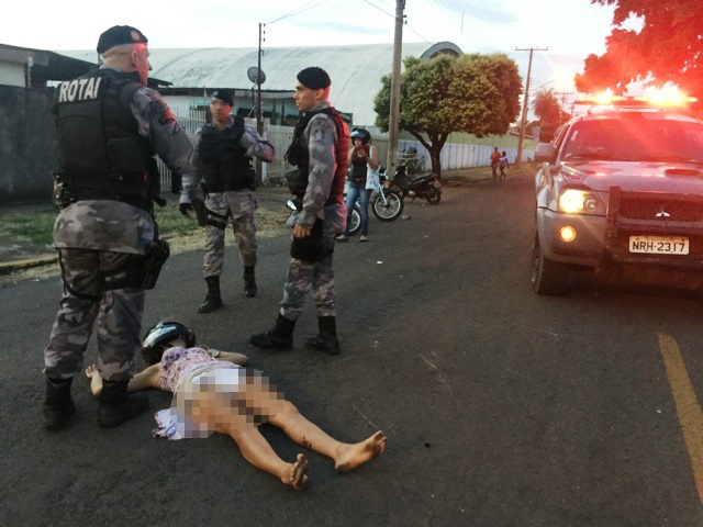 Acidente entre motos deixa uma mulher ferida no bairro Vila Nova 