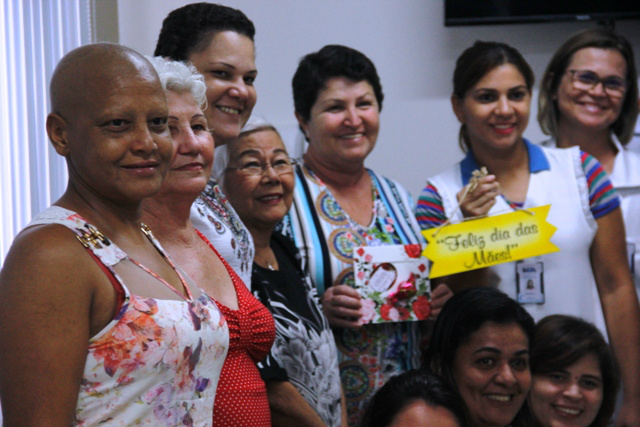 Instituto do Câncer promove Chá do Dia das Mães para pacientes Instituto do Câncer promove Chá do Dia das Mães para pacientes