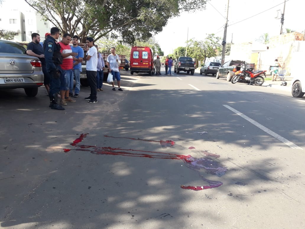 É grave o estado de saúde do idoso atropelado por uma motocicleta