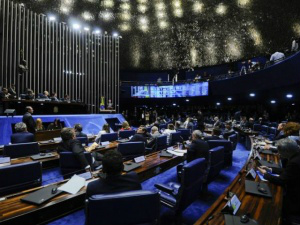 Com 55 votos, Senado aprova impeachment e Dilma é afastada