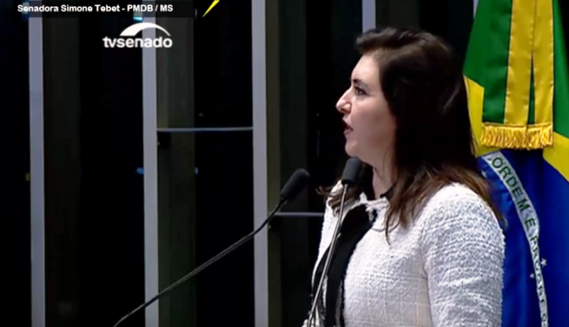 Após voto de sim no impeachment, senadora Simone Tebet faz prece no plenário