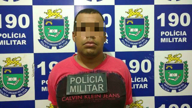 Polícia Militar prende homem acusado de furto e tráfico de drogas Polícia Militar prende homem acusado de furto e tráfico de drogas