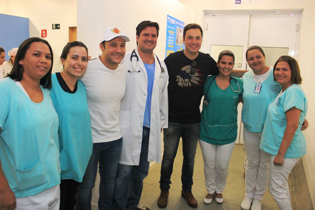 João Bosco & Vinícius visitam o Hospital Auxiliadora em Três Lagoas João Bosco & Vinícius visitam o Hospital Auxiliadora em Três Lagoas