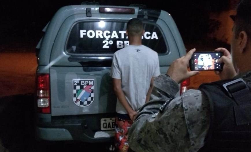 Jovem é flagrado com drogas e acaba preso pela Força Tática de Três Lagoas Jovem é flagrado com drogas e acaba preso pela Força Tática de Três Lagoas