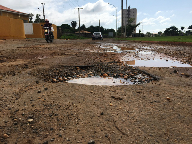 Buracos na Lagoa Maior: Prefeitura não tem previsão de retomar recapeamento Buracos na Lagoa Maior: Prefeitura não tem previsão de retomar recapeamento