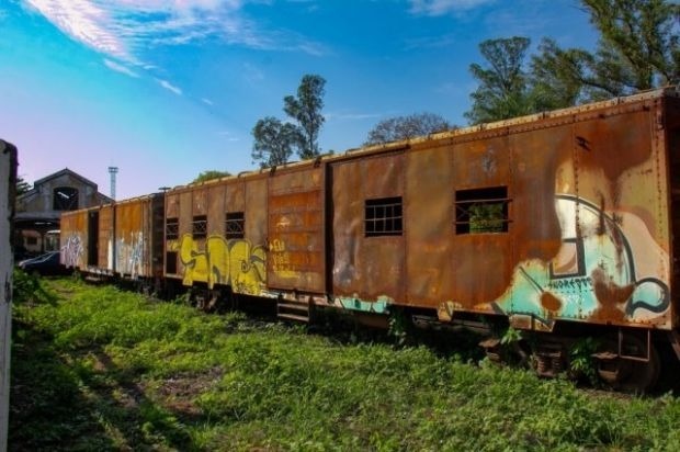 De Corumbá a Três Lagoas, abandono devora trens, estações e história
