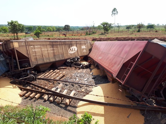 Trem com carga de soja descarrila em Aparecida do Taboado