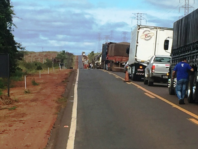 DNIT realiza obras de acostamento em um trecho de 40 km na rodovia BR-262 DNIT realiza obras de acostamento em um trecho de 40 km na rodovia BR-262