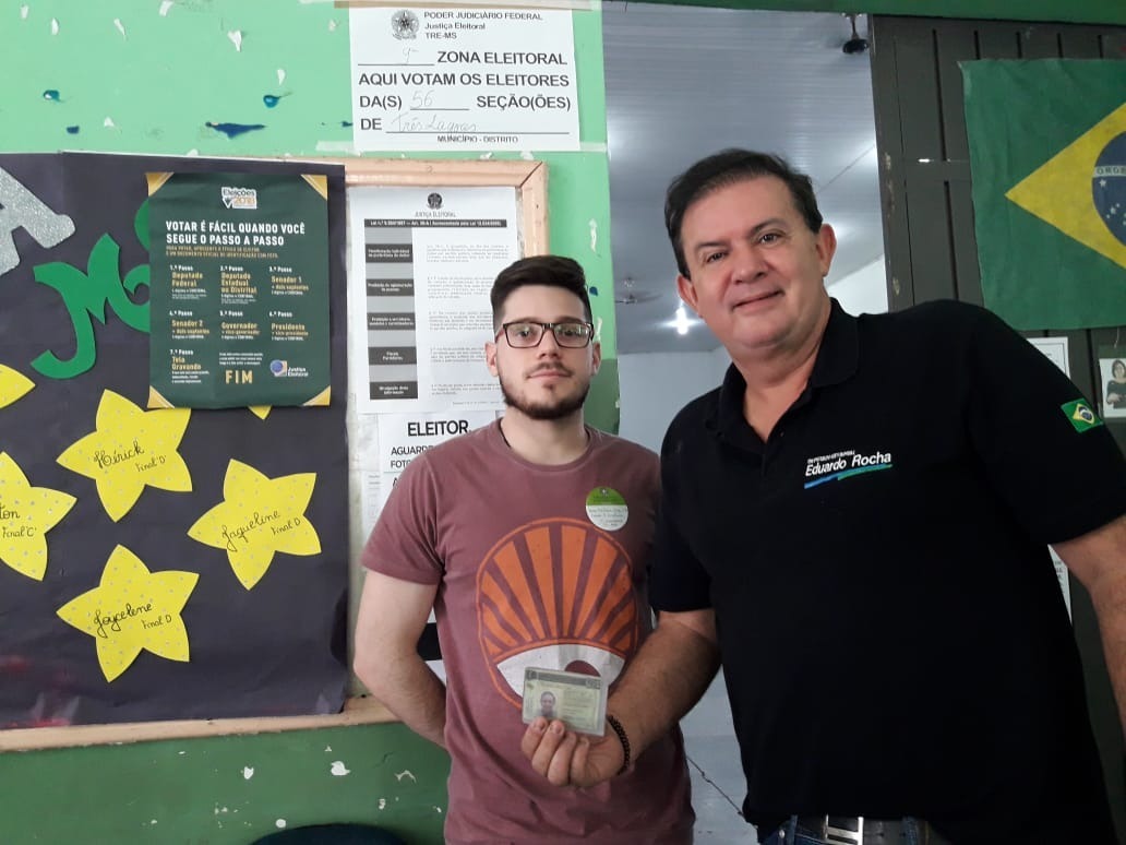 Deputado estadual reeleito, Eduardo Rocha registra seu voto em Três Lagoas