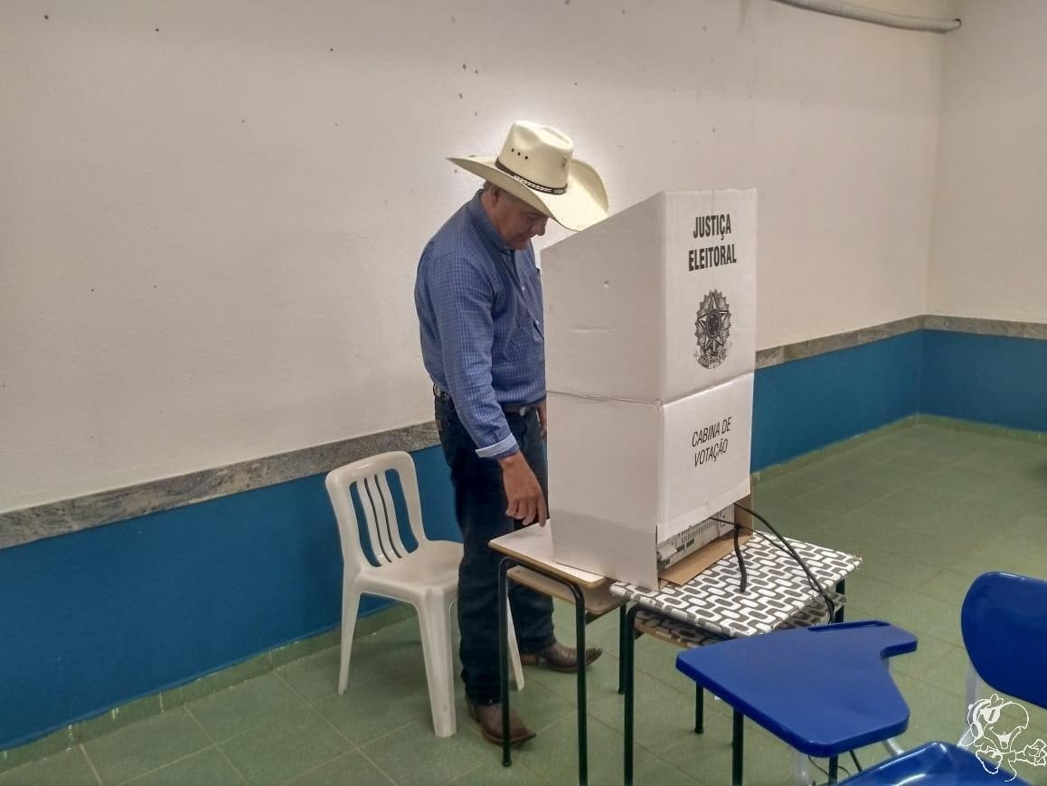Angelo Guerreiro registra seu voto na manhã deste domingo