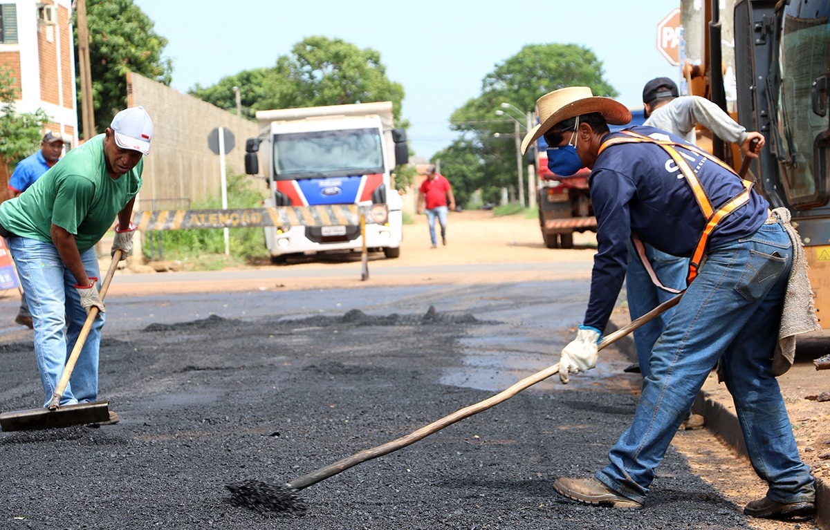 Rua do Bairro Guanabara recebe reperfilamento pela Prefeitura Rua do Bairro Guanabara recebe reperfilamento pela Prefeitura