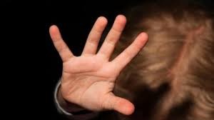 Mãe denuncia e homem é preso por estupro de menino de 12 anos Mãe denuncia e homem é preso por estupro de menino de 12 anos