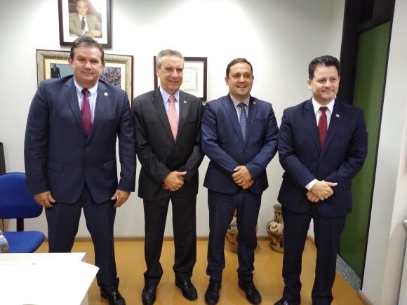 Sucessão Mochi: PMDB define apoio a Corrêa e quer Rocha na vice-presidência Sucessão Mochi: PMDB define apoio a Corrêa e quer Rocha na vice-presidência