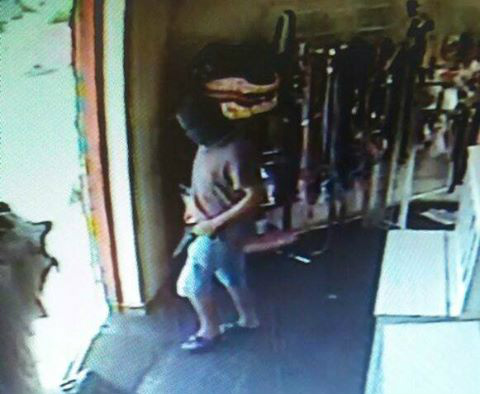 Bandido rouba casa de rações e filmagem pode ajudar a esclarecer o crime