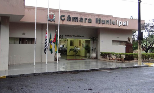 Suplente com um voto é convocada para assumir vaga de vereadora