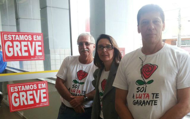 Bancários iniciam greve, e população já sente o reflexo Bancários iniciam greve, e população já sente o reflexo