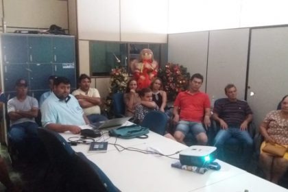 Feirantes participam de palestra sobre manejo e armazenamento de alimentos