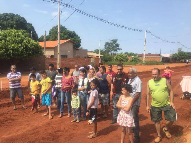 Moradores do bairro Carandá liberam as máquinas para trabalhar, mas afirmam que continuam lutando Moradores do bairro Carandá liberam as máquinas para trabalhar, mas afirmam que continuam lutando