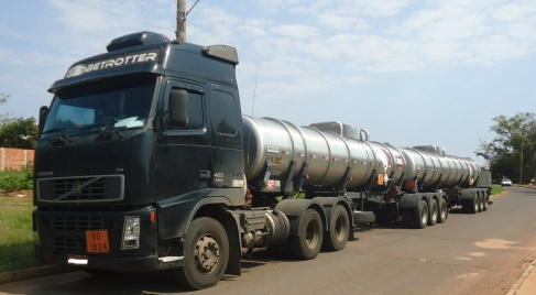 PMA autua empresa em mais de R$ 24 mil por transporte ilegal de soda cáustica
