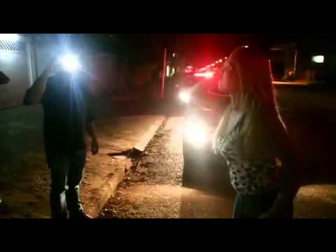 Travesti é golpeado com chave de fenda durante briga em casa noturna 